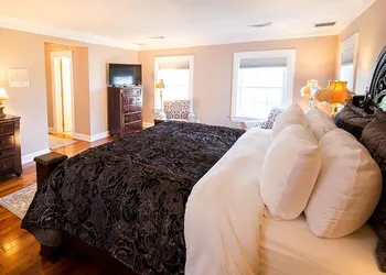 Kingsbay Mansion & Vacation Houses hotel thumbnail 6