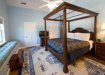 Kingsbay Mansion & Vacation Houses hotel thumbnail 5