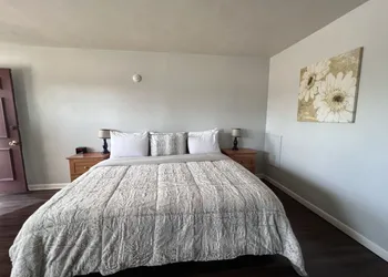 Brewer Motor Inn hotel thumbnail 3