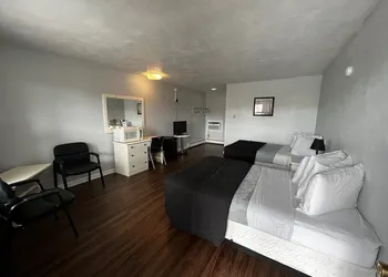 Brewer Motor Inn hotel thumbnail 6