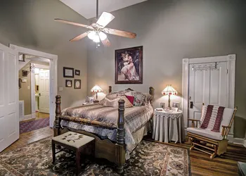 Clyde and Marie's Bed & Breakfast hotel thumbnail 5