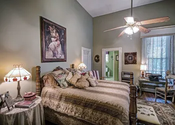 Clyde and Marie's Bed & Breakfast hotel thumbnail 6