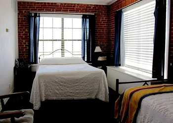 Spur Hotel hotel thumbnail 8