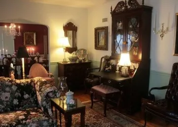 Moore House Bed and Breakfast hotel thumbnail 2