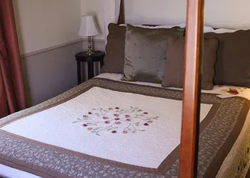 Moore House Bed and Breakfast hotel thumbnail 7