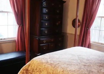 Moore House Bed and Breakfast hotel thumbnail 8