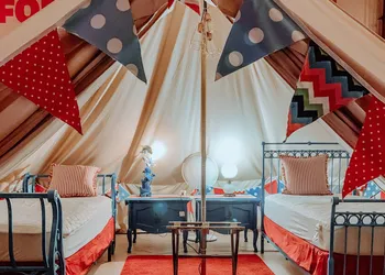 Lone Star Glamp Inn hotel thumbnail 5