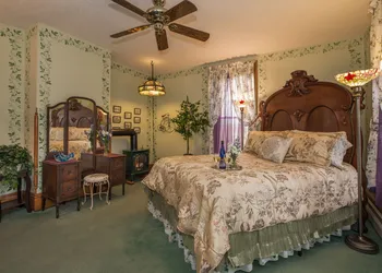 Sutherland House Victorian Bed & Breakfast hotel thumbnail 5