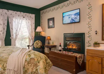 Sutherland House Victorian Bed & Breakfast hotel thumbnail 7