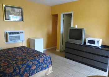 Travel Inn & Suites hotel thumbnail 5