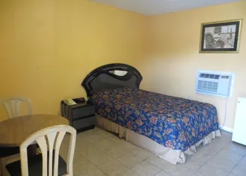 Travel Inn & Suites hotel thumbnail 8