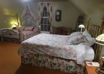 Mulberry Lavender Farm and B&B hotel thumbnail 3