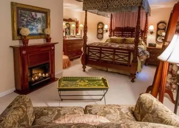 Bald Mountain House Inn at the Wolf Laurel Resort hotel thumbnail 2