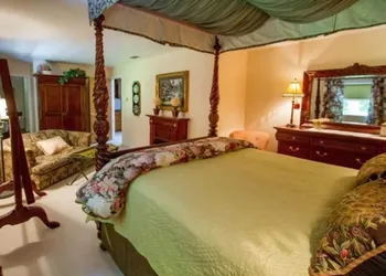 Bald Mountain House Inn at the Wolf Laurel Resort hotel thumbnail 3