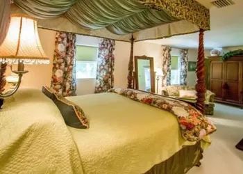 Bald Mountain House Inn at the Wolf Laurel Resort hotel thumbnail 6