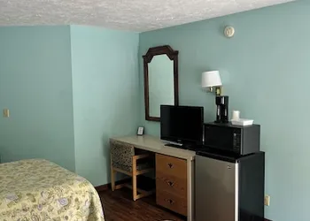 M22 Inn Suttons Bay hotel thumbnail 3