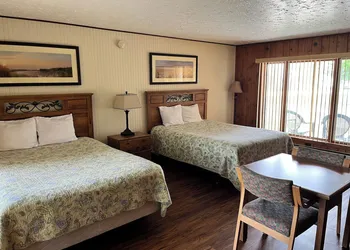 M-22 Inn Suttons Bay hotel thumbnail 2
