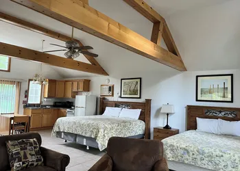 M-22 Inn Suttons Bay hotel thumbnail 5