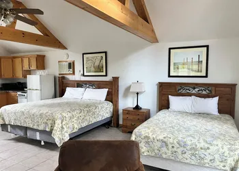 M-22 Inn Suttons Bay hotel thumbnail 6
