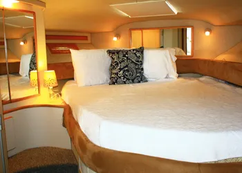Dockside Boat & Bed Long Beach hotel thumbnail 5