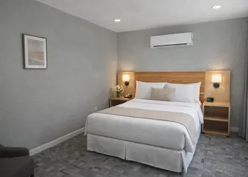 Skyliner Motel hotel thumbnail 2