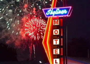 Skyliner Motel hotel thumbnail 5