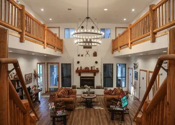 Creekside Lodge and Cabins hotel thumbnail 2