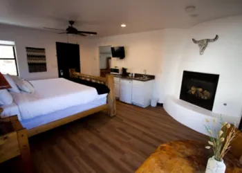 Creekside Lodge and Cabins hotel thumbnail 4