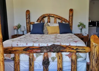 Creekside Lodge and Cabins hotel thumbnail 6