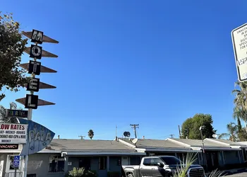 Pala Motel hotel thumbnail 8