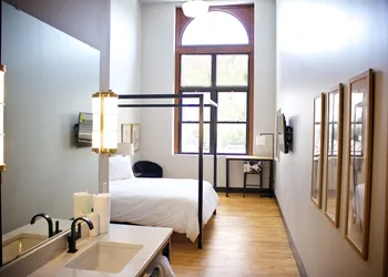 Hotel Grinnell Downtown, an Ascend Collection Hotel hotel thumbnail 5