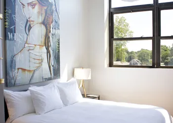 Hotel Grinnell Downtown, an Ascend Collection Hotel hotel thumbnail 6