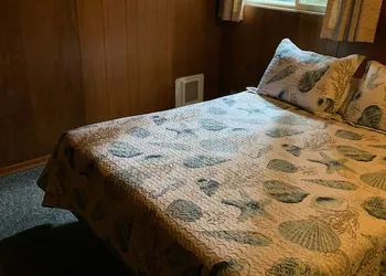 Curley's Resort & Dive Center hotel thumbnail 5