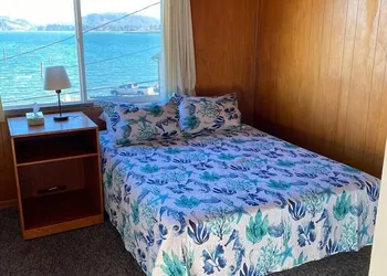 Curley's Resort & Dive Center hotel thumbnail 8