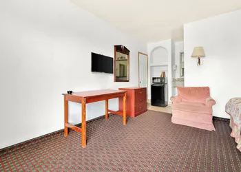 Capitol Inn And Suites hotel thumbnail 5