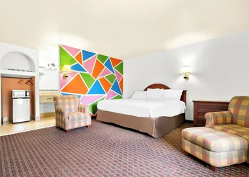 Capitol Inn And Suites hotel thumbnail 6