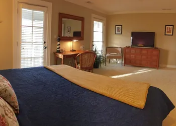 The B & B at Queenslake hotel thumbnail 4