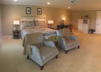 The B & B at Queenslake hotel thumbnail 7