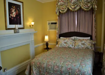 Bellevue Manor hotel thumbnail 2