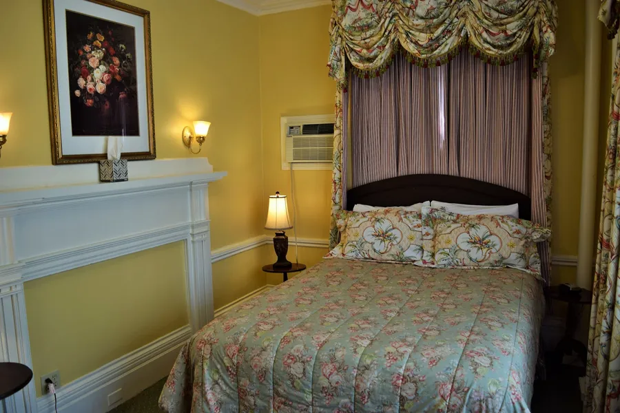 Bellevue Manor hotel detail image 2