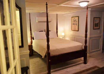 Bellevue Manor hotel thumbnail 3