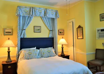Bellevue Manor hotel thumbnail 8