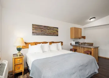 Moose Inn hotel thumbnail 2