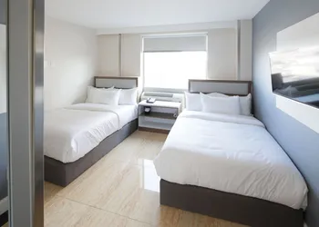 Mayfair Inn and Suites hotel thumbnail 4