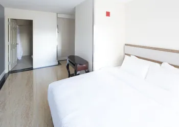 Mayfair Inn and Suites hotel thumbnail 5