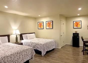 Whistling Pines - Daily & Extended Stay, Elizabeth City hotel thumbnail 7