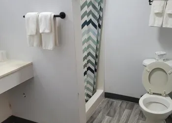 Lake Stop Resort hotel thumbnail 7
