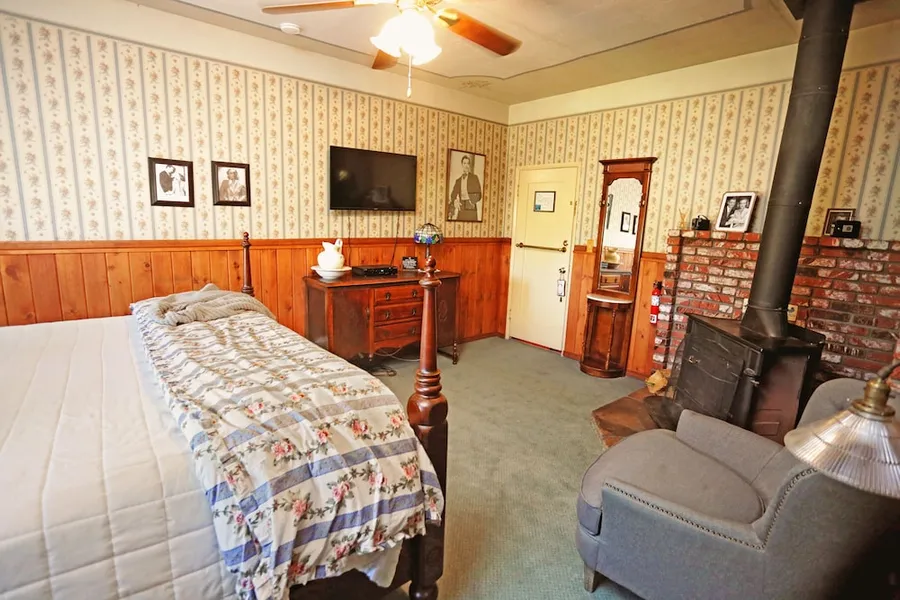 Gold Mountain Manor Bed and Breakfast hotel detail image 2