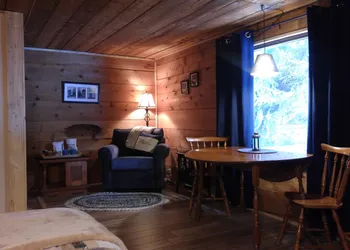 Wolfwood Guest Ranch hotel thumbnail 5