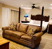 Lantern Light Inn - Romantic Getaway hotel detail image 5